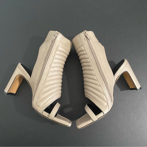 Marcella NYC Tula Heeled Sandals Size 7 Taupe Like New - Picture 11 of 16